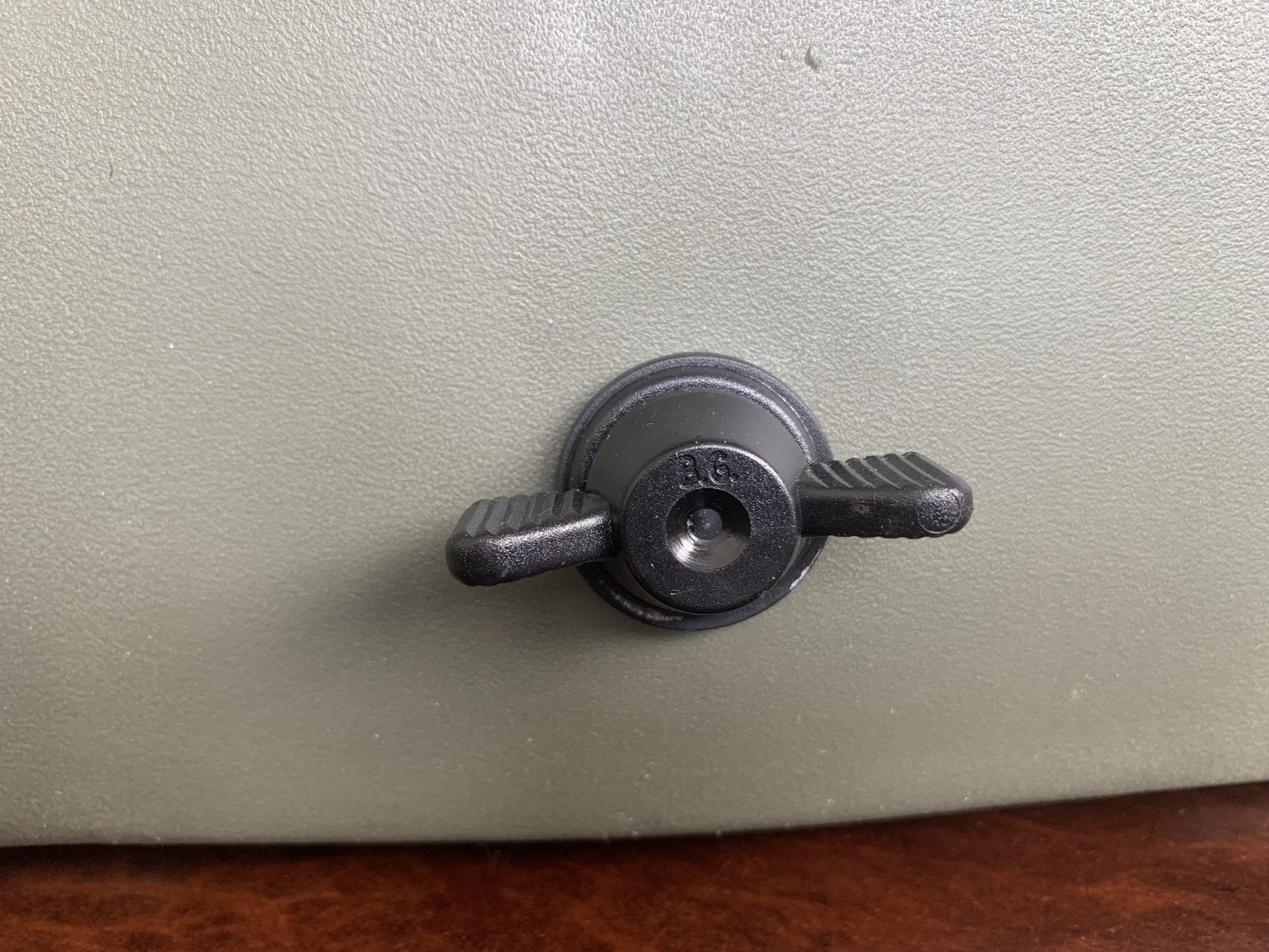 DRAIN PLUG WITH LEAKPROOF RUBBER GASKET